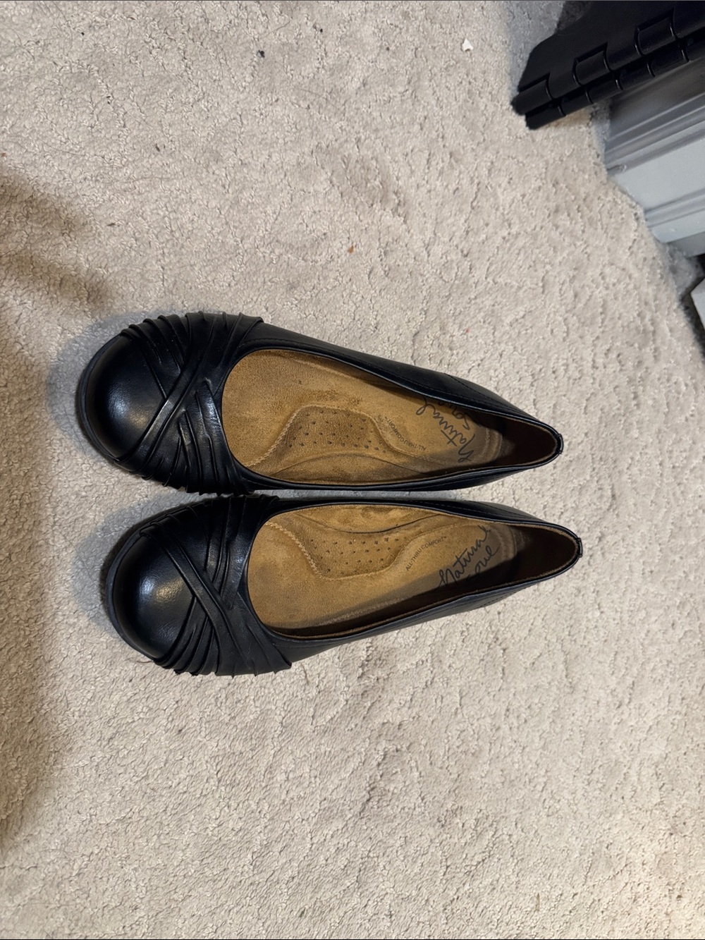 Black Women’s Ballet Flats with Pleated Toe
